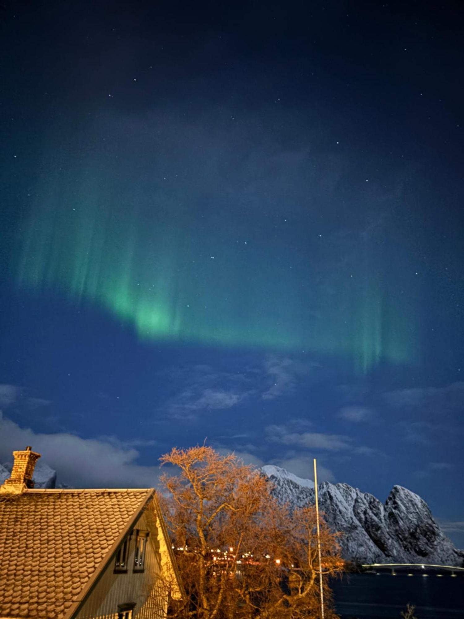 Buodden Rorbuer - Fisherman Cabins เซอร์วอเกน ภายนอก รูปภาพ