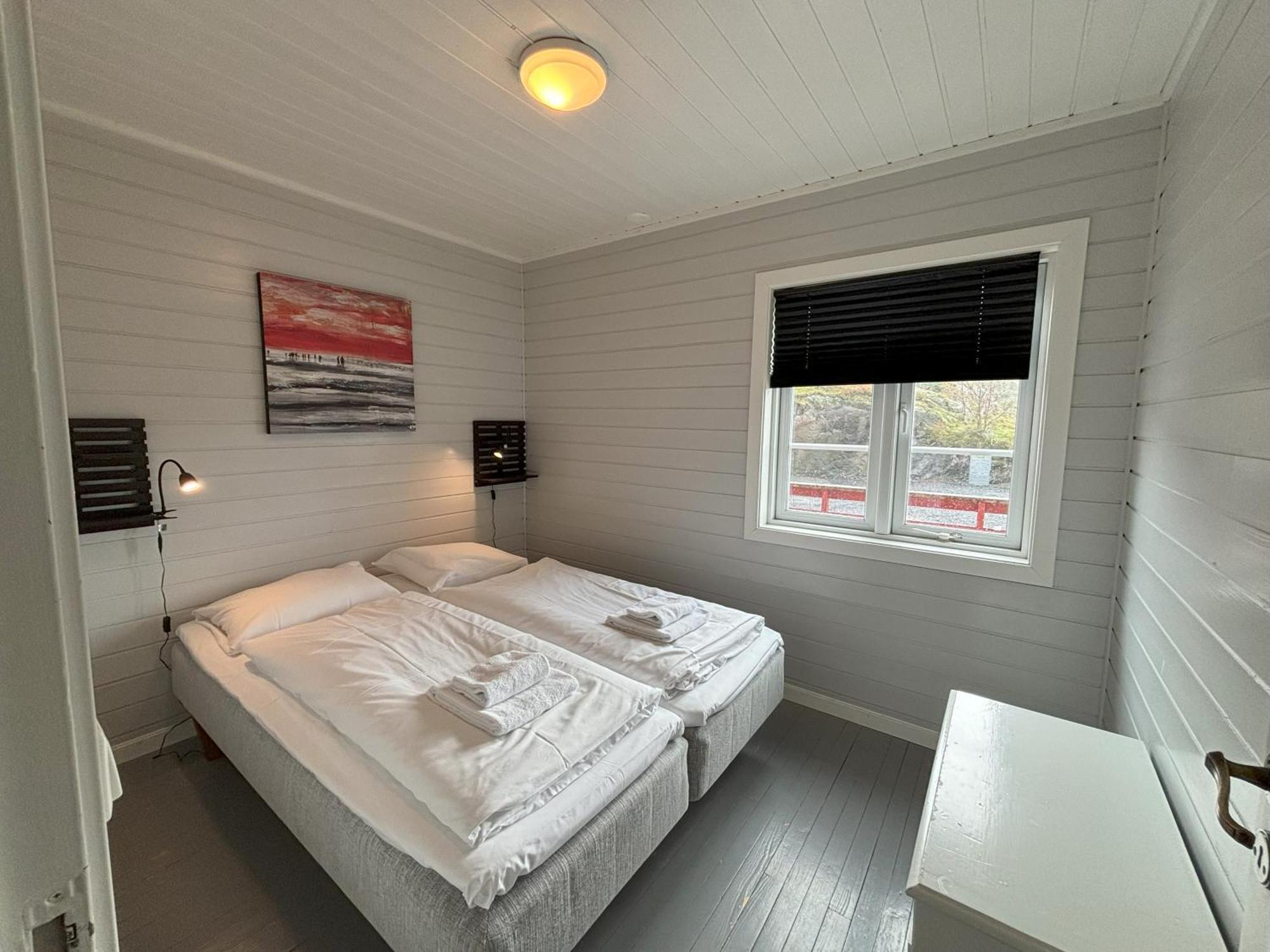 Buodden Rorbuer - Fisherman Cabins เซอร์วอเกน ภายนอก รูปภาพ