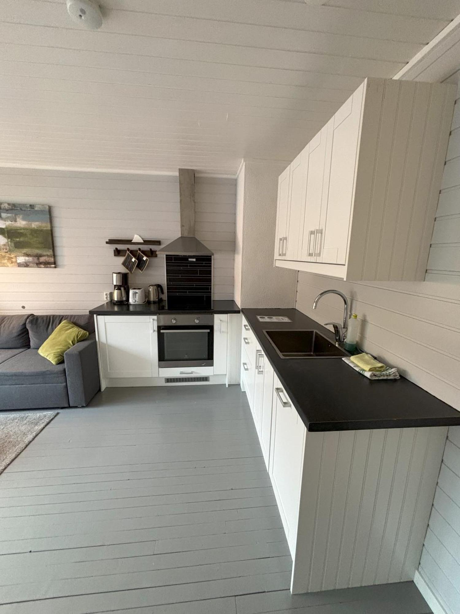 Buodden Rorbuer - Fisherman Cabins เซอร์วอเกน ภายนอก รูปภาพ