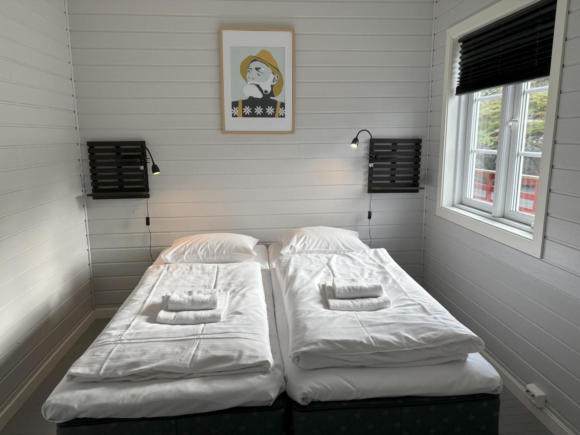 Buodden Rorbuer - Fisherman Cabins เซอร์วอเกน ภายนอก รูปภาพ