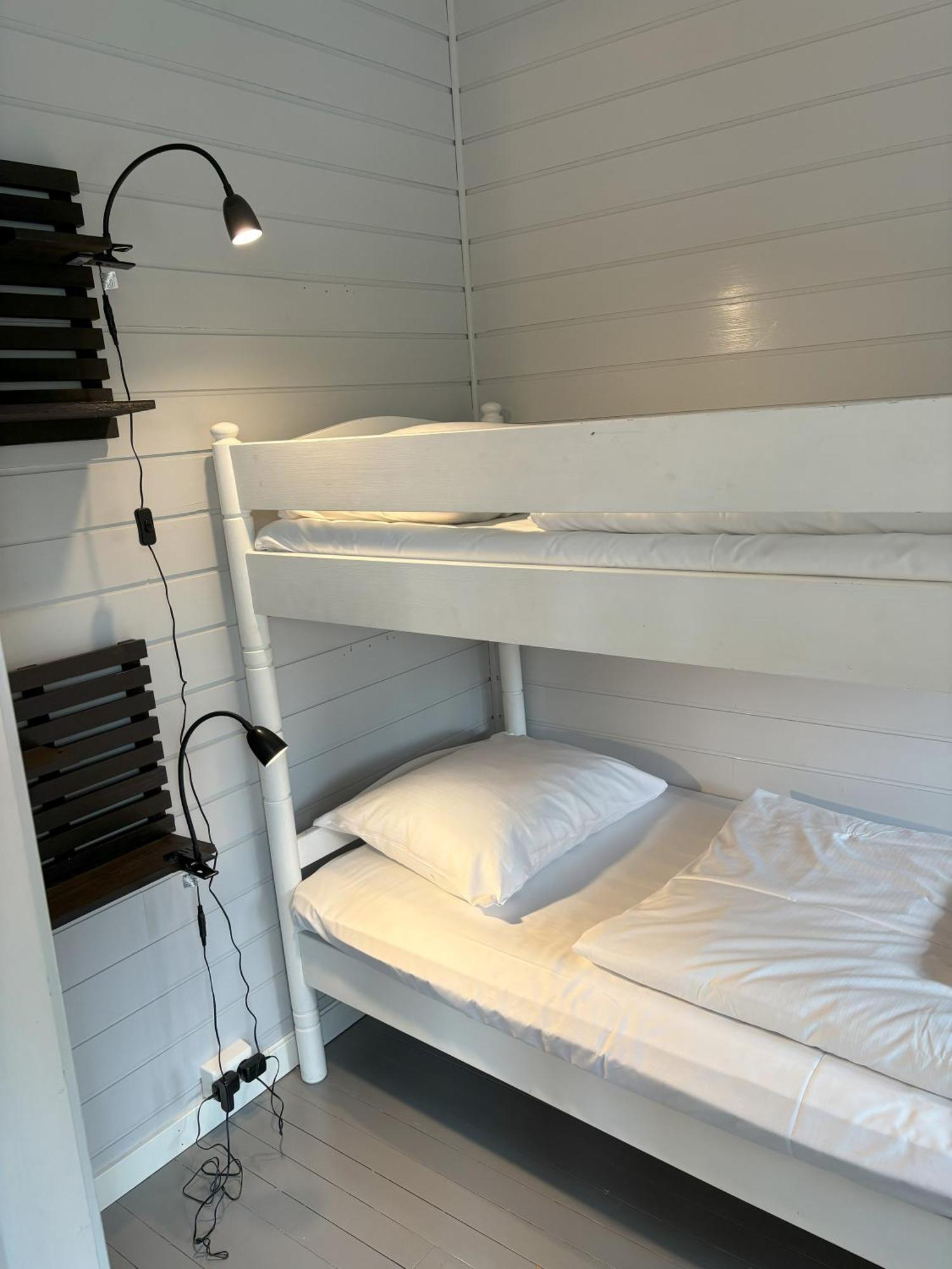 Buodden Rorbuer - Fisherman Cabins เซอร์วอเกน ภายนอก รูปภาพ