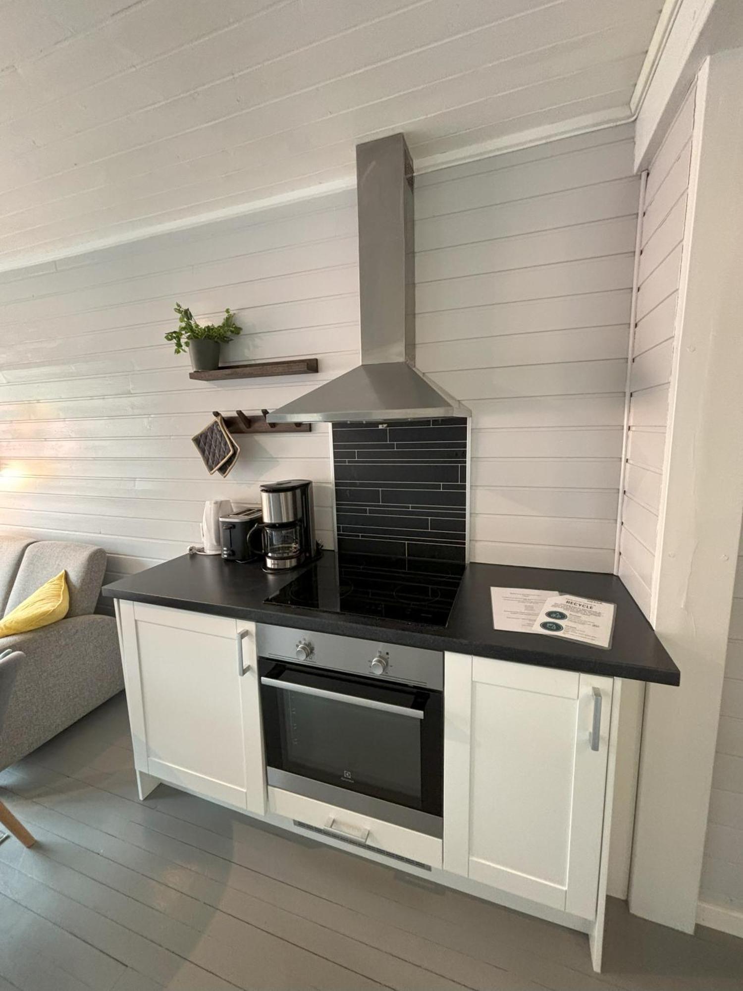Buodden Rorbuer - Fisherman Cabins เซอร์วอเกน ภายนอก รูปภาพ
