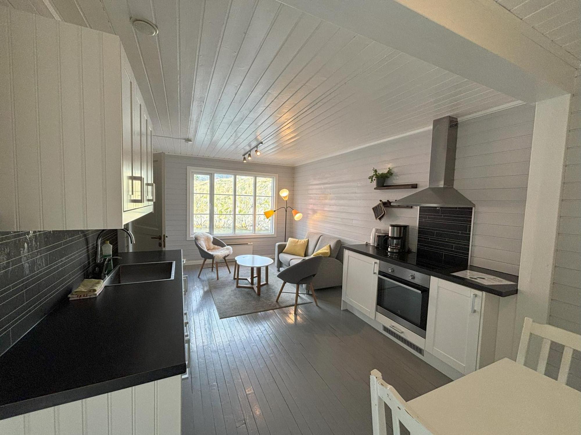 Buodden Rorbuer - Fisherman Cabins เซอร์วอเกน ภายนอก รูปภาพ