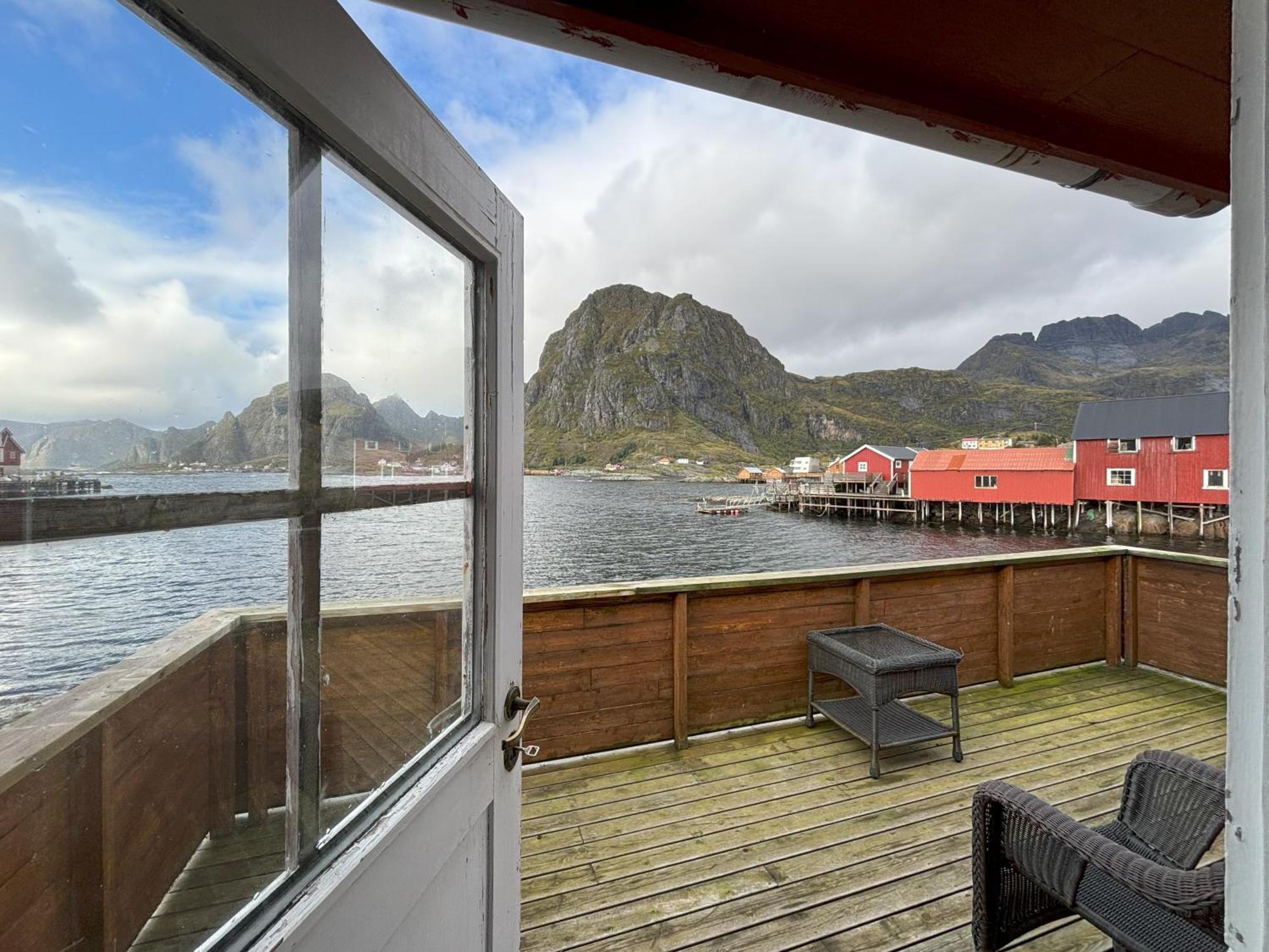 Buodden Rorbuer - Fisherman Cabins เซอร์วอเกน ภายนอก รูปภาพ