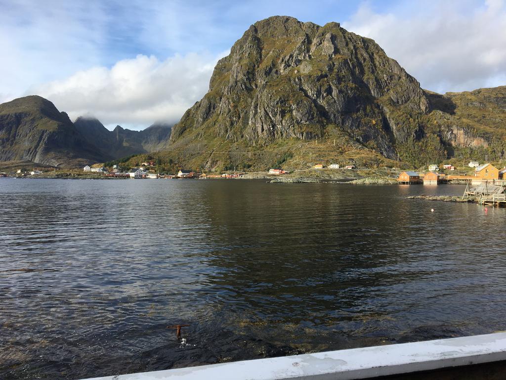 Buodden Rorbuer - Fisherman Cabins เซอร์วอเกน ภายนอก รูปภาพ